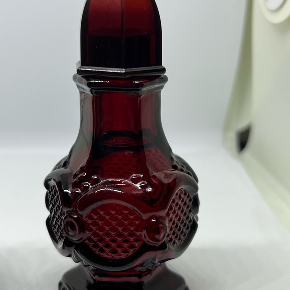 Avon Cape Cod Salt and Pepper Shaker Cologne Bottles. EUC - Picture 3 of 6